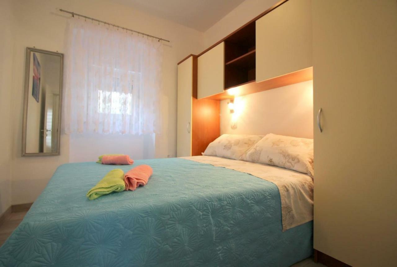Apartment Noemi In City Center Porec Exterior photo