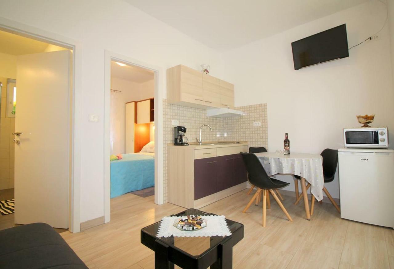 Apartment Noemi In City Center Porec Exterior photo