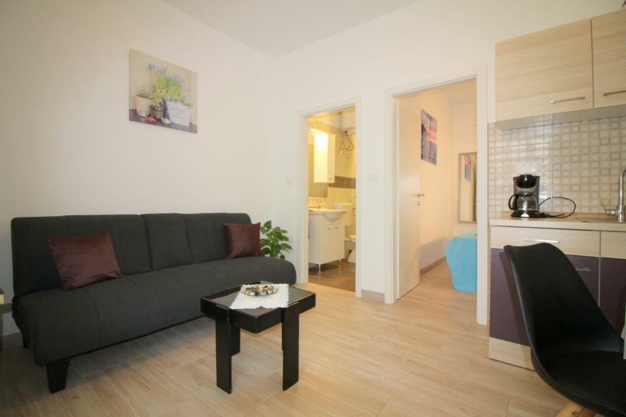 Apartment Noemi In City Center Porec Exterior photo